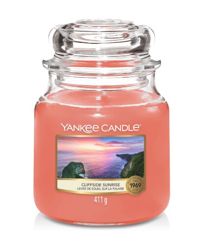 Yankee Candle Medium Jar in Cliffside Sunrise scent, featuring a classic glass jar with dome lid, emitting a refreshing and invigorating fragrance.
