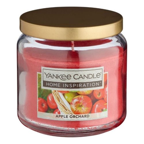 Yankee Candle Small Jar in Apple Orchard scent, featuring a classic glass jar with dome lid, emitting a fresh and crisp apple fragrance.
